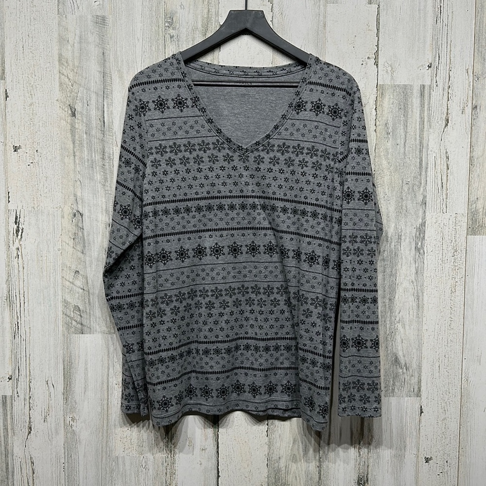 Falls Creek Women’s Gray long sleeve with snowflake  detail Size XL